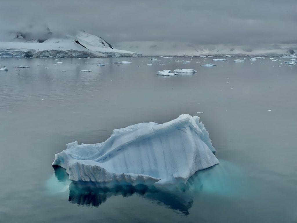 Photo Hottest: Death Valley Coldest: Antarctica