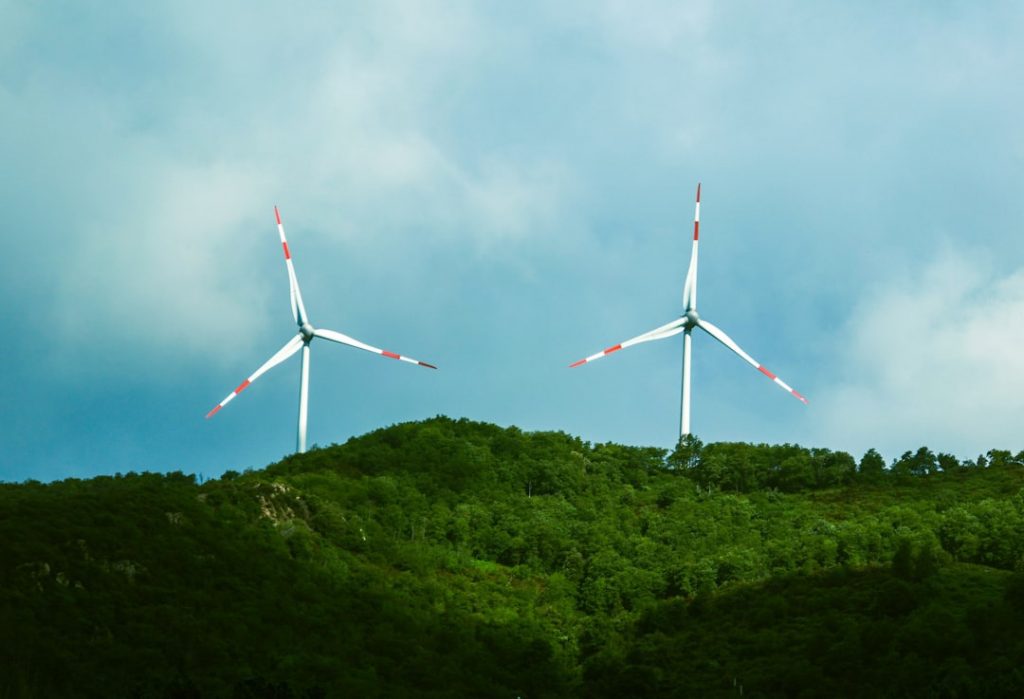 Photo Renewable Energy vs Fossil Fuels